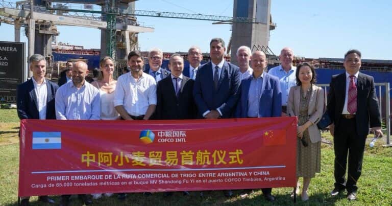 Hito: se empezó a cargar el primer barco con trigo rumbo a China