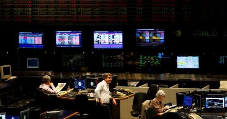 Para saltear el cepo, empresas aprovechan el boom de bonos argentinos para tener acceso a dólares