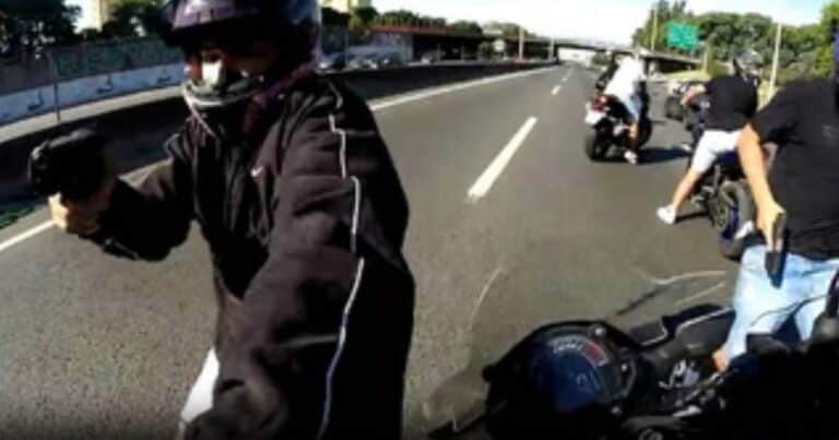 Violento robo a un motociclista sobre la autopista Riccheri: «No fue al voleo, tenían todo organizado»