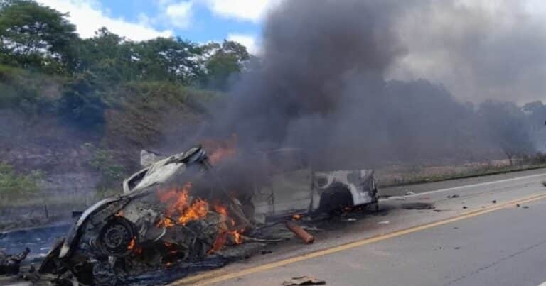 Brasil: un choque frontal en una ruta provocó un incendio y dejó 11 muertos, entre ellos dos niños