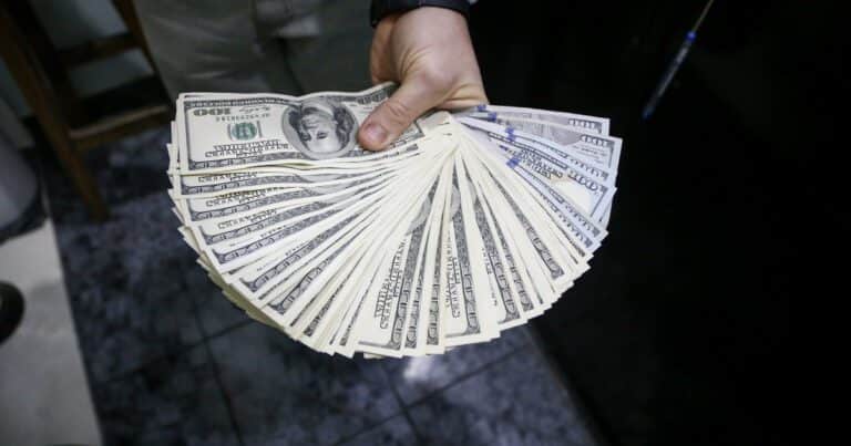 Crece el uso del dólar: las transferencias en moneda extranjera aumentaron 35% en octubre