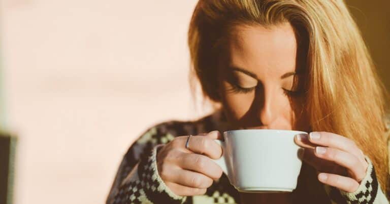 Por qué tomar café antes de la siesta puede ser el secreto para despertarte con más energía