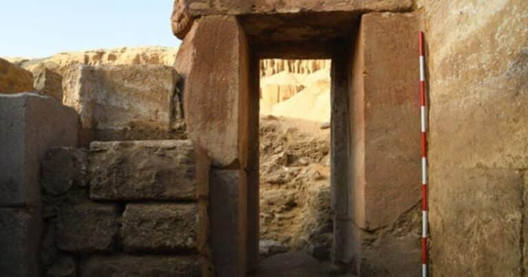 Una misión arqueológica descubrió un templo solar en Egipto