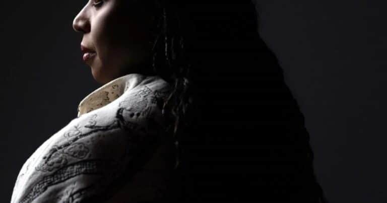 Murió el bebé de la escritora Chimamanda Ngozi Adichie y ahora investigan si fue por mala praxis