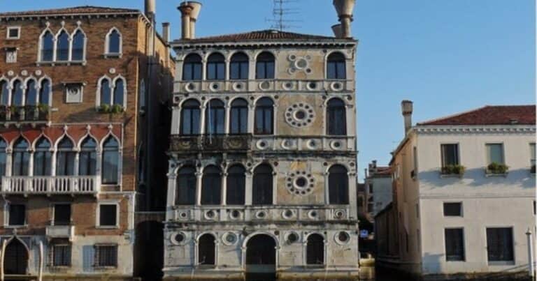Vuelven a poner a la venta el palacio «maldito» de Venecia