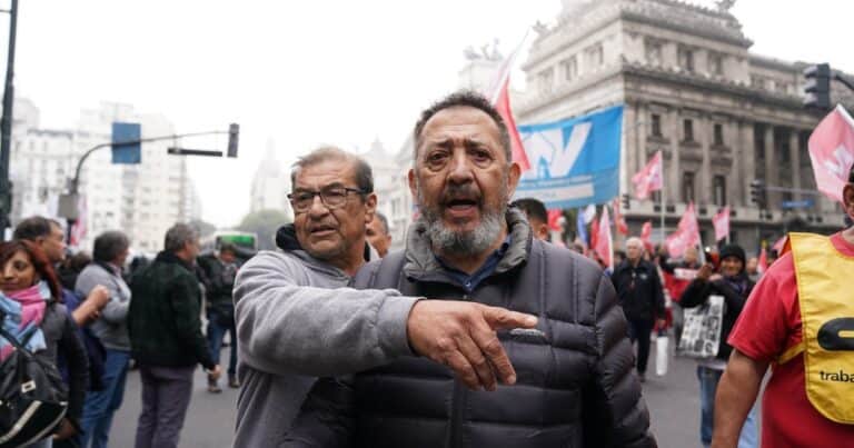 Luis D’Elía y Barrionuevo ya no ocultan su apoyo a Kicillof y el expiquetero K le pide que enfrente a Cristina Kirchner
