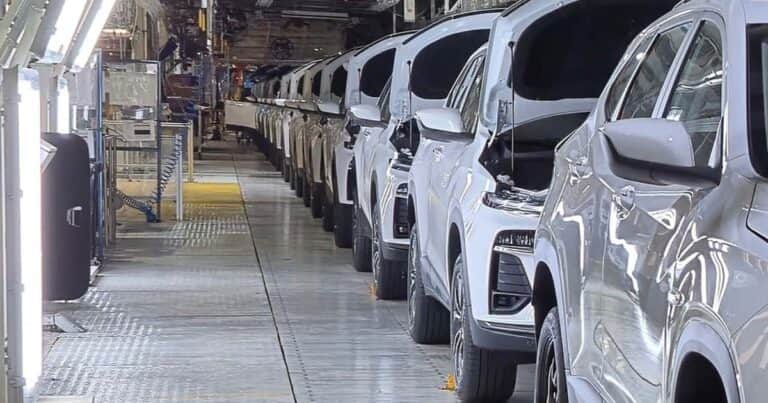 General Motors continuará suspendiendo su producción una semana por mes