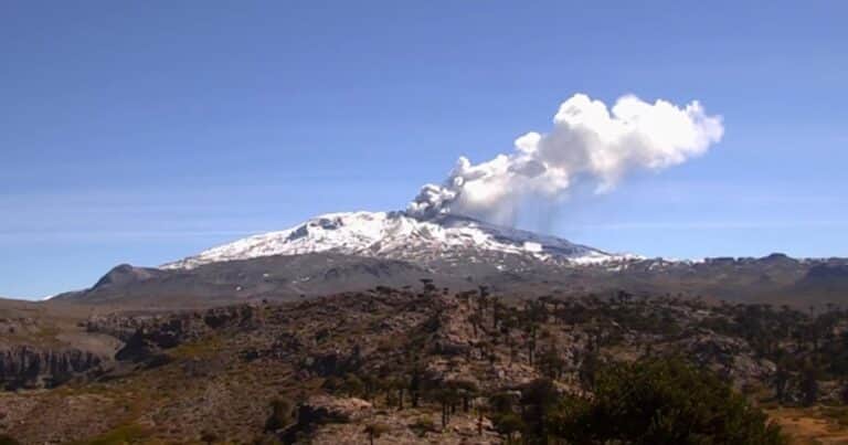 El volcán más peligroso de la Argentina: su última erupción fue hace 14 años y se puede visitar