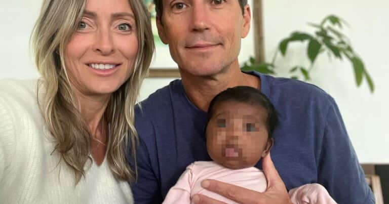 Una pareja demandó a una clínica de fertilidad por implantar un embrión equivocado: «Estamos devastados»