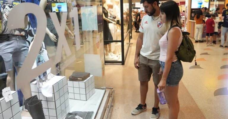 La confianza del consumidor se recuperó y subió 2,2% en enero tras la caída de diciembre