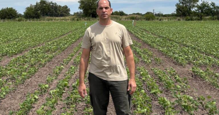 Nació en Capital Federal, se fue a trabajar al campo como peón rural, se capacitó y hoy logró construir su propio destino
