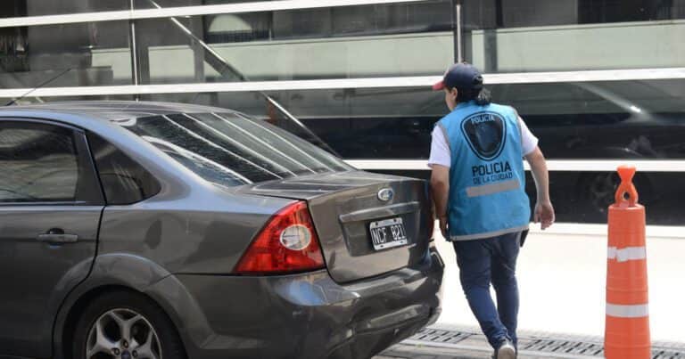 Maniobras con el dólar barato: allanaron agencias de cambio vinculadas a Elías Piccirillo y Sur Finanzas