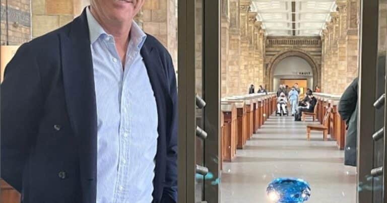 Dueño del topacio azul más grande del mundo: quién es Maurice Ostro, el empresario con el que se reunirá Milei en Davos