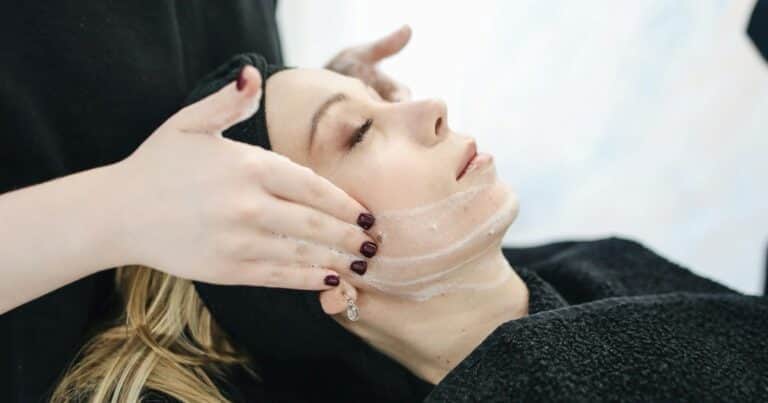 ¿Qué pasa si usás retinol en verano? Una doctora nos aclara si es bueno o no