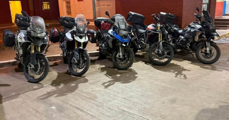 Secuestran cinco motos de lujo que intentaban entrar al país desde Brasil en el tráiler de una camioneta