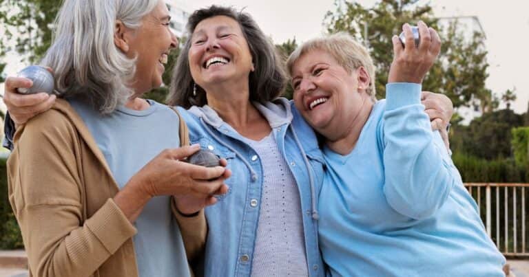 Cuál es el país donde la gente vive más años, según un nuevo estudio