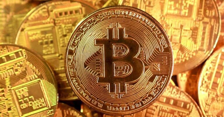 Bitcoin y oro suben más de 2% en medio de la incertidumbre global