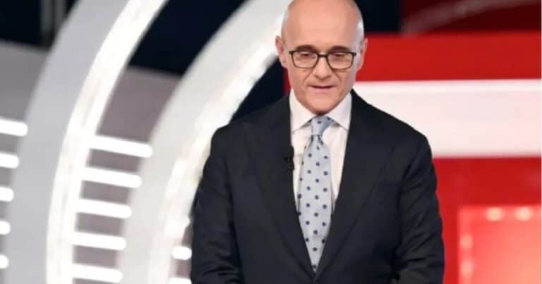 Separaron al presentador de Gran Hermano Italia envuelto en un escándalo sexual con los participantes