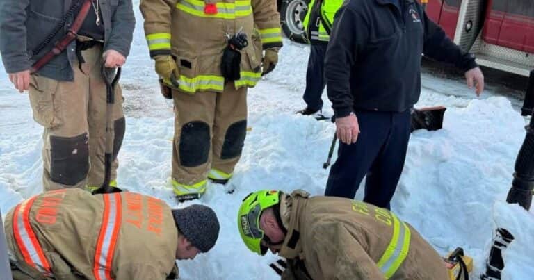 Rescataron a un niño de ocho años que cayó en una cloaca mientras jugaba en la nieve