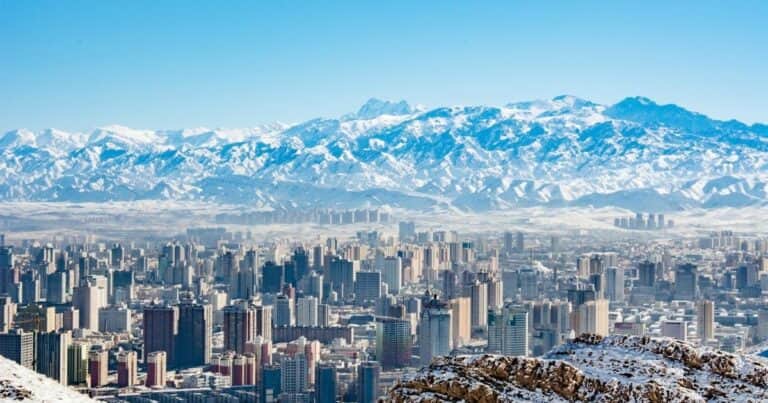 Tiene 4 millones de habitantes y ganó un récord Guinness por ser la ciudad más alejada del mar