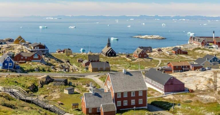 Viven 5000 personas a menos 43 grados: cómo es Ilulissat, la ciudad costera de Groenlandia
