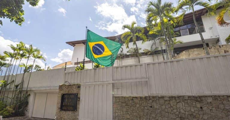 Escala la tensión entre Lula y Milei: Brasil deja la embajada argentina en Venezuela y la manejará Italia