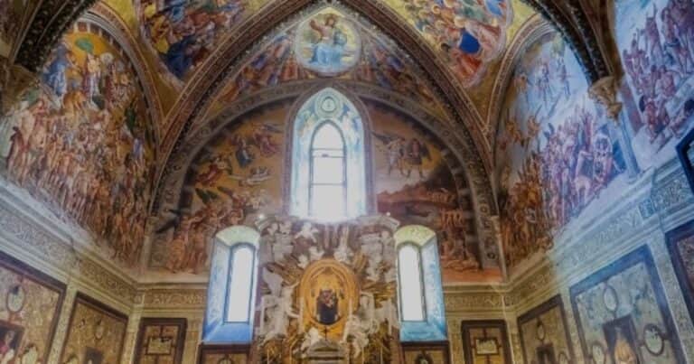 La capilla de Signorelli, un obra maestra del Cielo y el Infierno que tiene más de 500 años