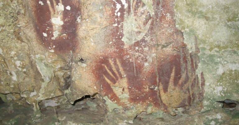 Descubren en Indonesia la pintura rupestre más antigua de la humanidad: tiene al menos 67.800 años
