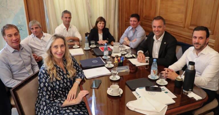 Javier Milei y sus medidas, EN VIVO: la mesa política del Gobierno se reúne hoy para debatir sobre el proyecto de reforma laboral y los incendios en la Patagonia
