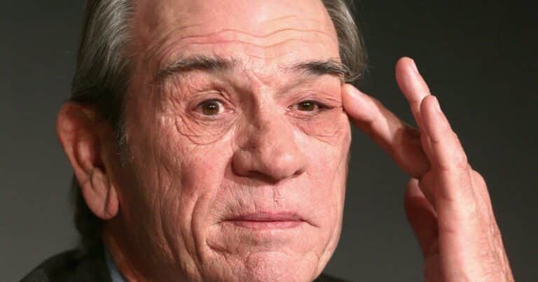 La primera aparición pública de Tommy Lee Jones tras la trágica muerte de su hija Victoria: «No es él mismo»