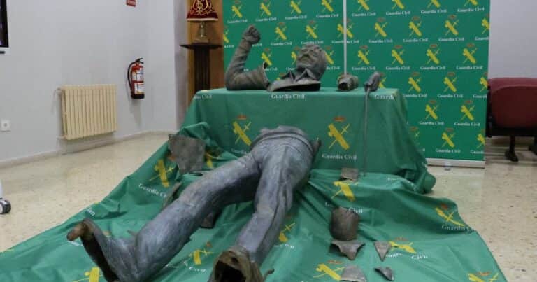 Robaron la estatua de un reconocido golfista valuada en 30.000 euros y la destrozaron para venderla