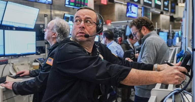 Otro día negro para los mercados: acciones argentinas pierden hasta 8% y el riesgo país sigue encima de los 500 puntos