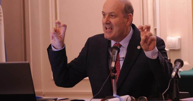 Solo el ministerio de Federico Sturzenegger dejó el Banco Nación para pagar los sueldos