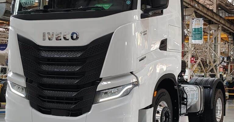 Iveco lanzó un camión super pesado que sustituye importaciones de Brasil