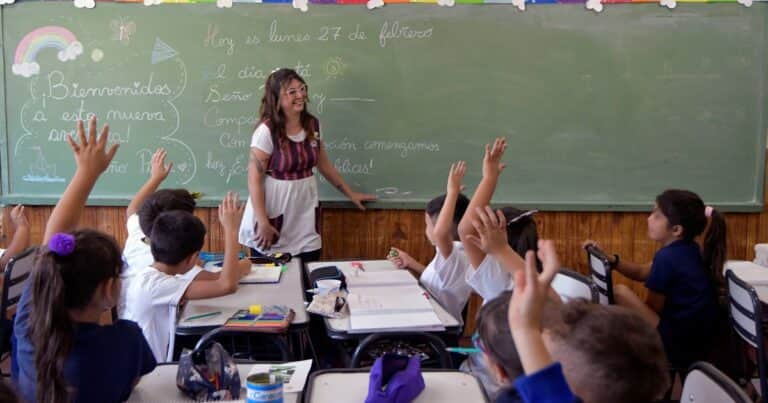 Ayuda Escolar febrero 2026: cuándo se cobra, quiénes la reciben y el monto confirmado