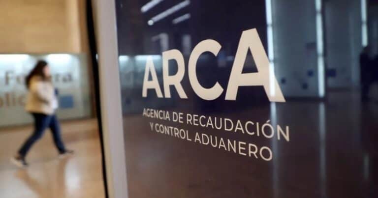 ARCA denunció a dos empresas ligadas al negocio del dólar y las SIRA por retención indebida de aportes
