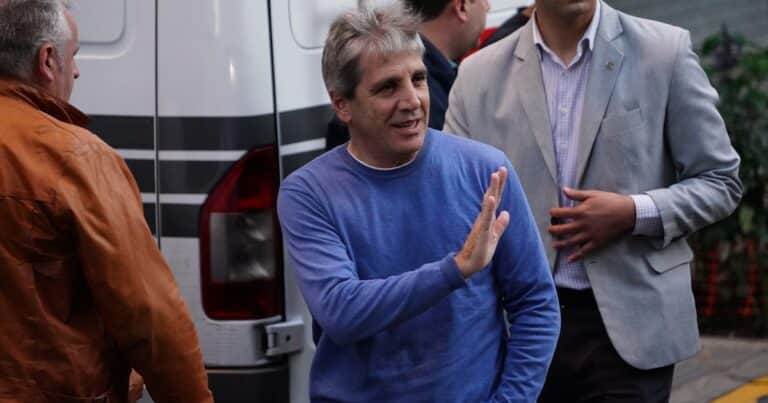 Luis Caputo habló de la pelea con Techint, defendió la licitación que ganó la firma india y dijo: «No estamos en guerra con nadie»