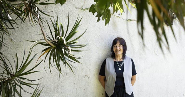 Vilma Ibarra debuta en la literatura: «Tenemos a la historia siempre atrás mirándonos»
