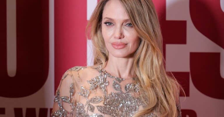 Con un «vestido desnudo», Angelina Jolie paralizó la alfombra roja en París