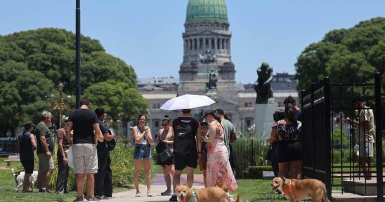 A pesar de los avances en el Congreso y las compras del Central el riesgo país sigue en la zona de los 520 puntos