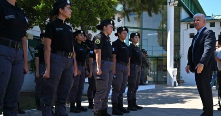 Tras controlar a ministros, jueces y legisladores, un gobernador ahora impone el narcotest a la Policía y el personal de Salud