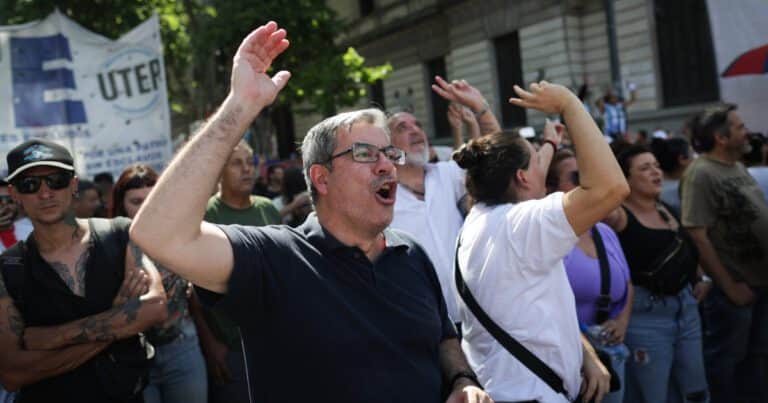 El kirchnerismo advirtió que la reforma laboral tendrá que volver al Senado si se introducen cambios en las licencias por enfermedad