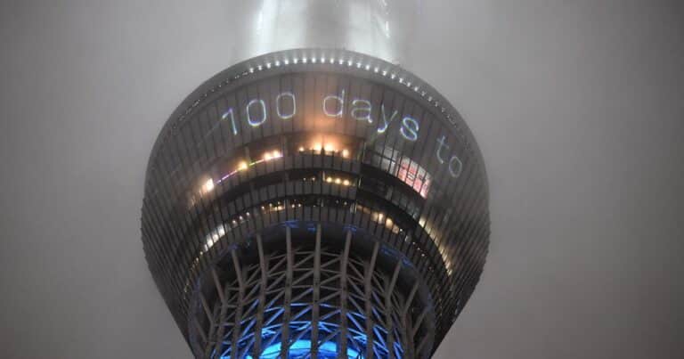 20 personas quedaron atrapadas en un ascensor de la torre más alta de Japón durante casi seis horas
