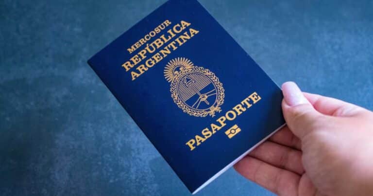 El pasaporte argentino entre los más poderosos: la lista completa de destinos permitidos y la comparación con Chile y Uruguay