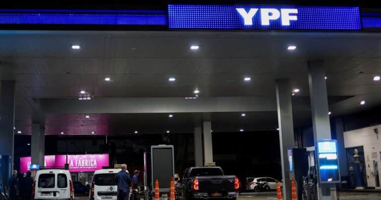 YPF se une al Santander para competir con Mercado Libre y pagará intereses en su app