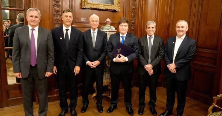 El Gobierno busca otras vías para pagar los US$ 12.000 millones que vencen este año