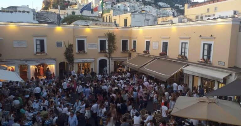 Capri contra el turismo masivo: no permitirá el ingreso de grandes grupos de visitantes a la isla
