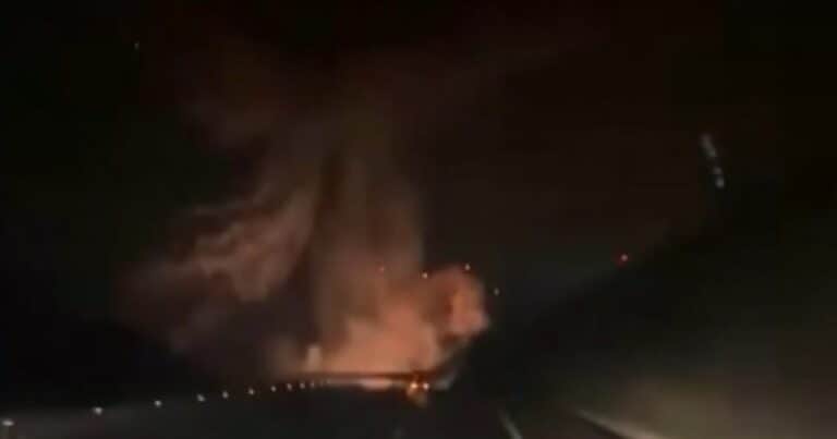 Tragedia en Turquía: un avión de combate se estrelló minutos después del despegue y provocó la muerte del piloto