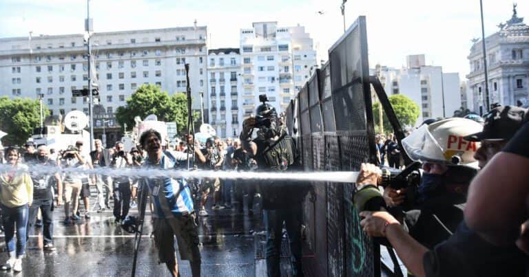 Reforma laboral: el Gobierno evitó el paro general y se prepara para enfrentar a la CGT en la calle