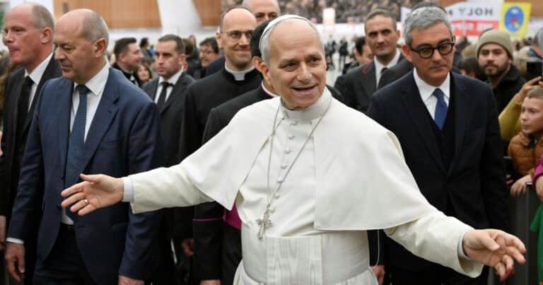 El Gobierno agita polémicas, invitación papal y las cuentas para el 2027